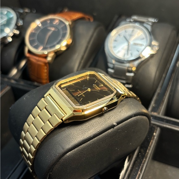 Gold Rectangular Casio - Picture 1 of 7